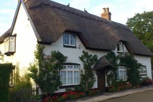A thatched cottage in Offchurch