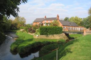 A pretty location on the River Wreake. The Leicestershire Round footpath passes over the metal bridge.