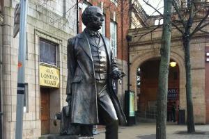 Thomas Cook statue, unveiled in 1991.